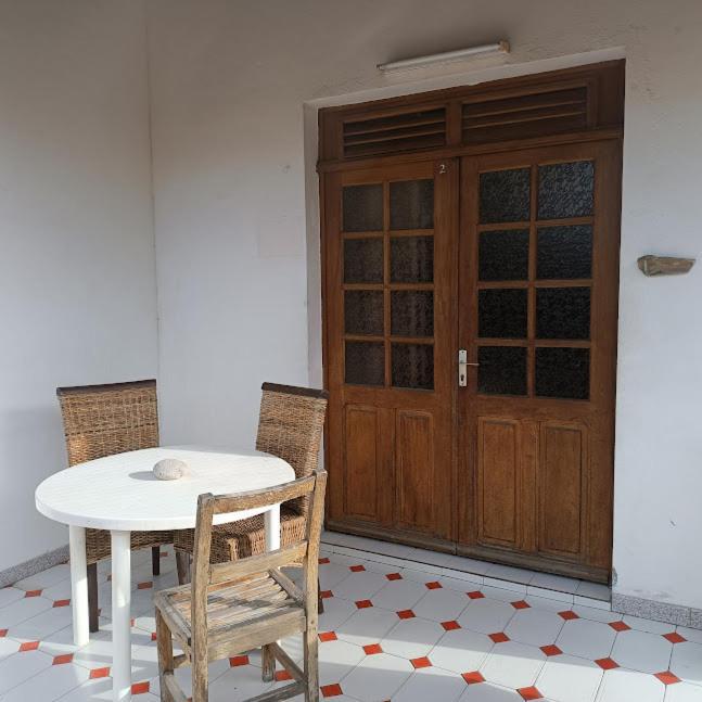 Votre Bungalow "Petit Tresor" Vintage 80 Lägenhet Le Carbet Exteriör bild